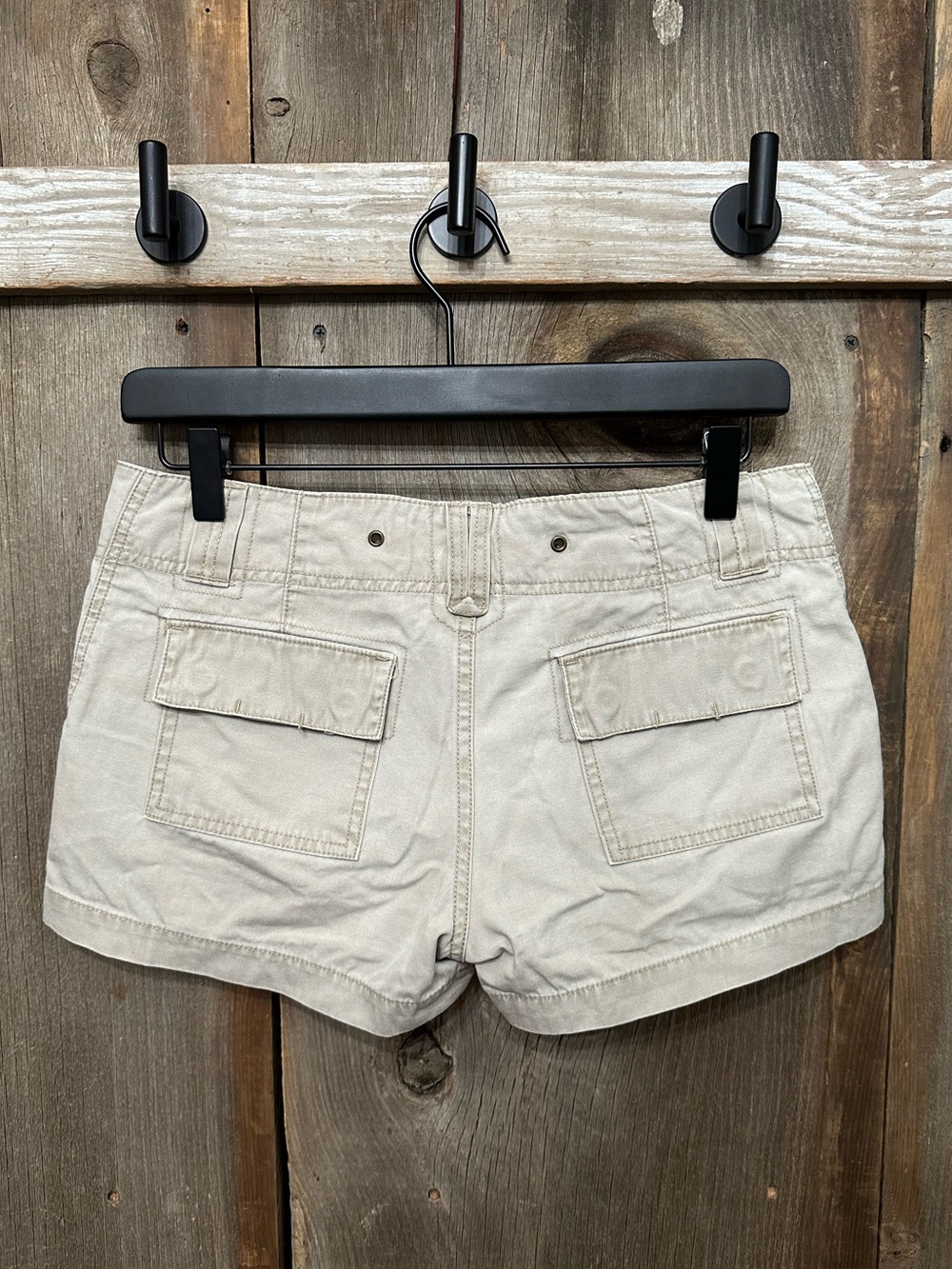 Y2K Mossimo Low Rise Flap Pocket Khaki Shorts in Light Tan Size 5 Juniors - Picture 3 of 16
